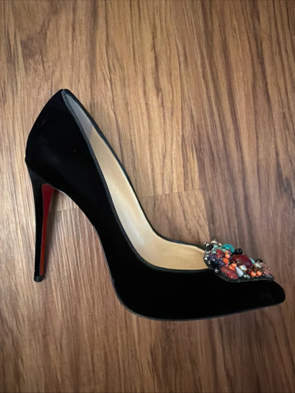 Christian Louboutin Diva Cora 100 Black Velvet Jeweled Heart Pumps 38.5